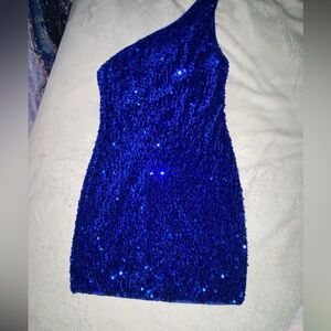 One shoulder sparkly blue dress